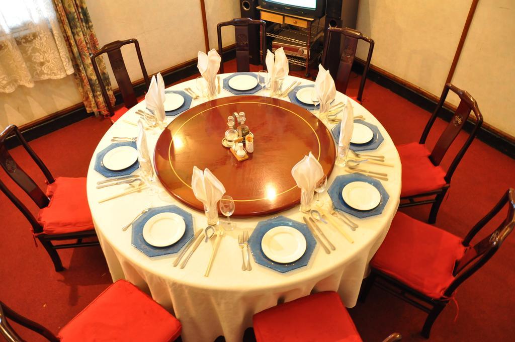 Shangri-La Hotel Uganda Kampala Bagian luar foto